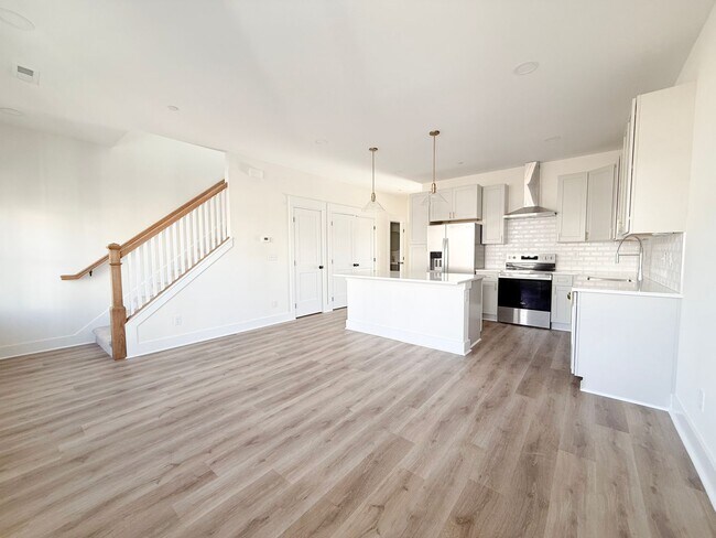 Foto del edificio - Luxury 3-Bedroom Townhome with Flex Room at Highbury + Summer Special