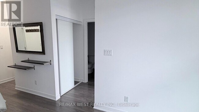 Photo du bâtiment - 3560 St Clair Ave E