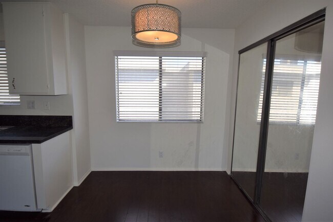 Foto del edificio - 5921 Whitsett Ave