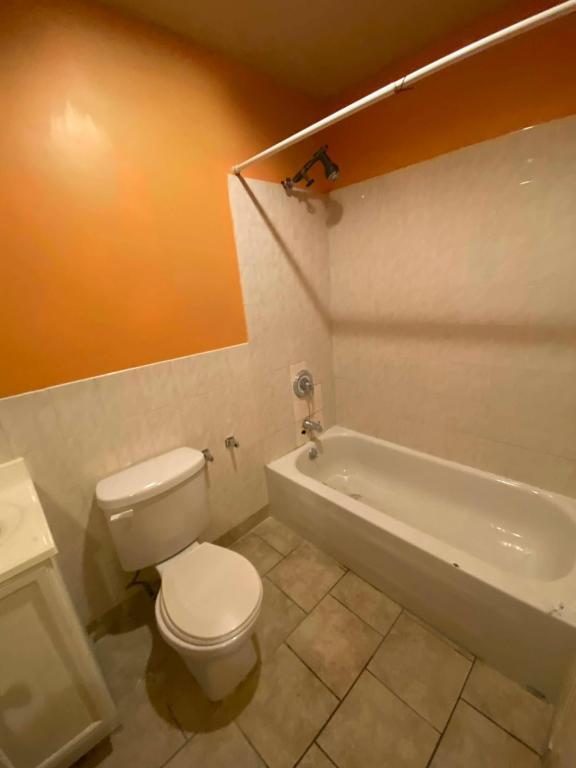 Foto del edificio - 270 N Main St