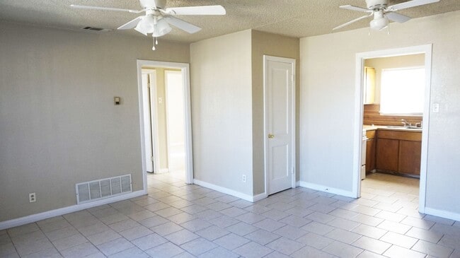 Foto del edificio - 912-912 Williamson Dr