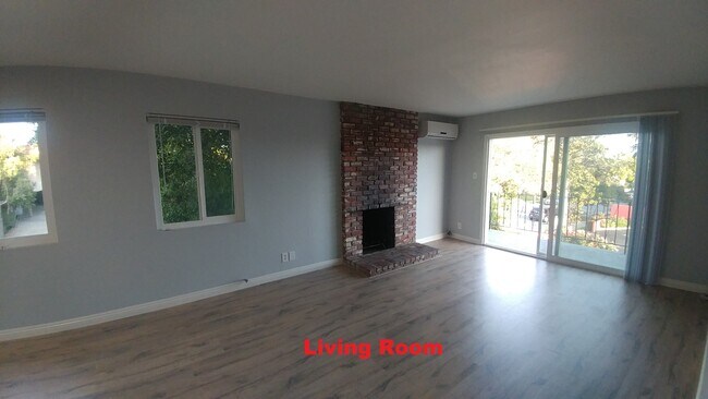 Living_Room - 809 Brent Ave