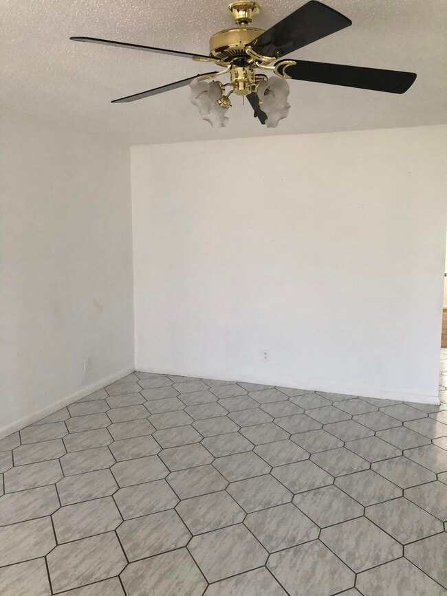 Building Photo - 227 Norwich J