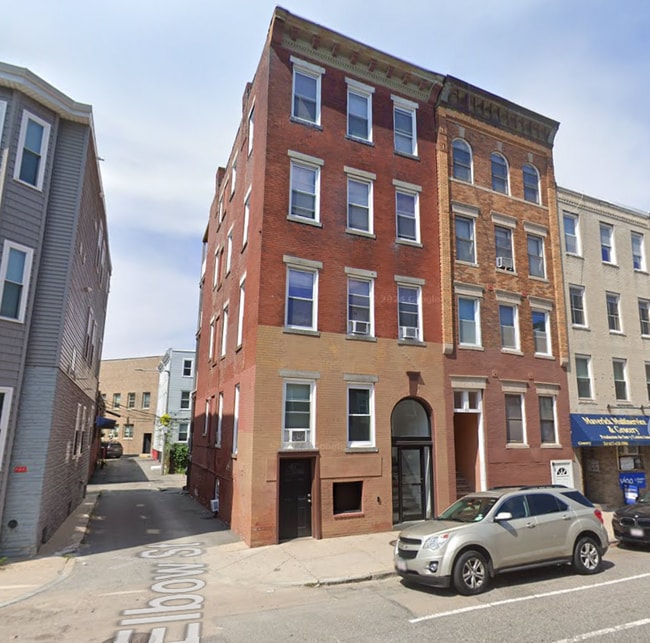 Building Photo - 23 Chelsea St