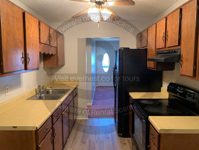 Foto del edificio - 1735 Huntington Dr