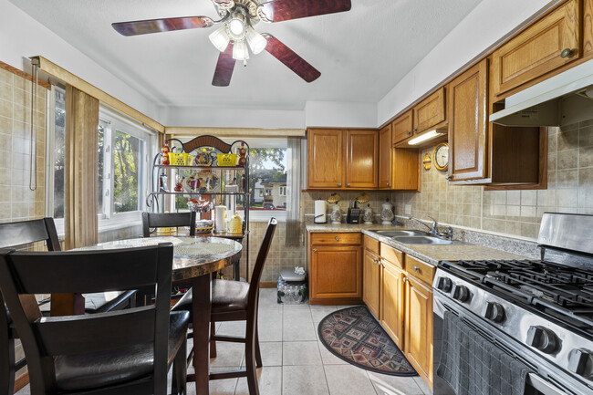 Building Photo - 609 Linden Ave