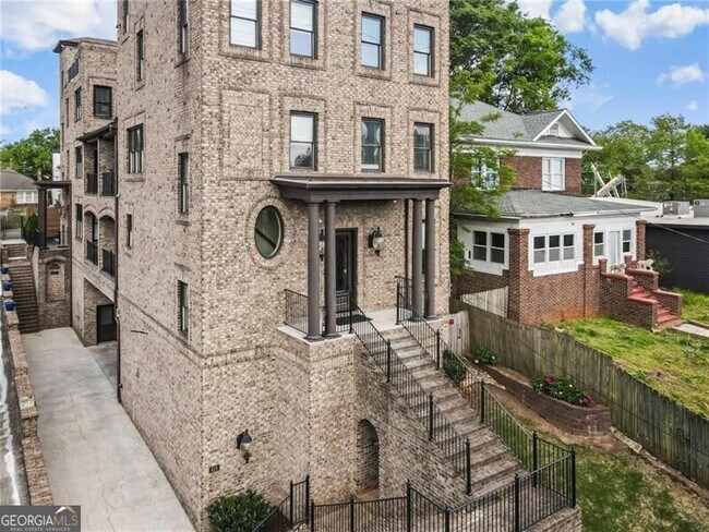 Building Photo - 629 Boulevard NE