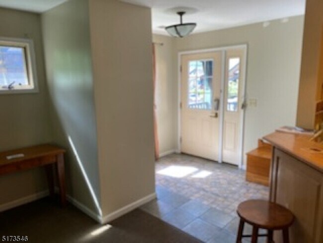 Foto del edificio - 10-11 Pine Cres-