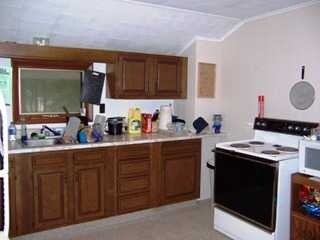 Kitchen Photo - 228 Baker St