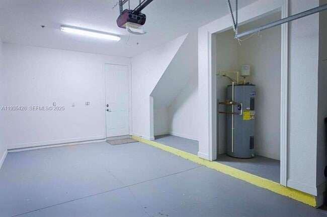 Building Photo - 833 Millbrae Ct