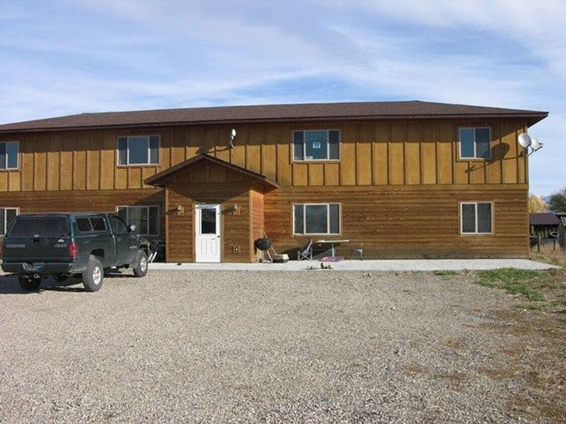 Primary Photo - Overlook Apartments