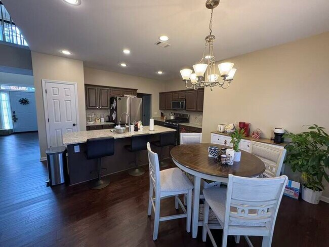 Foto del edificio - 553 Mountain Oaks Pkwy
