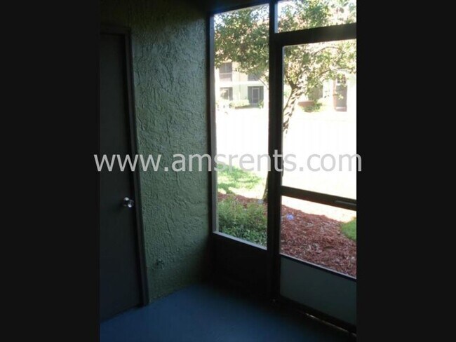 Building Photo - Fountainhead Cir-437