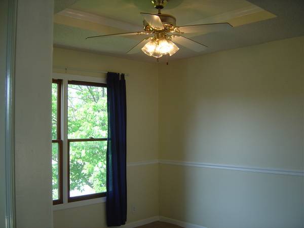 Building Photo - 1558 W Mulberry St