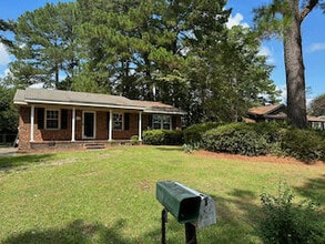 Building Photo - 212 Fairway Dr