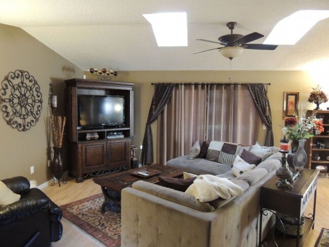 Building Photo - 8553 Sweetbriar Ct