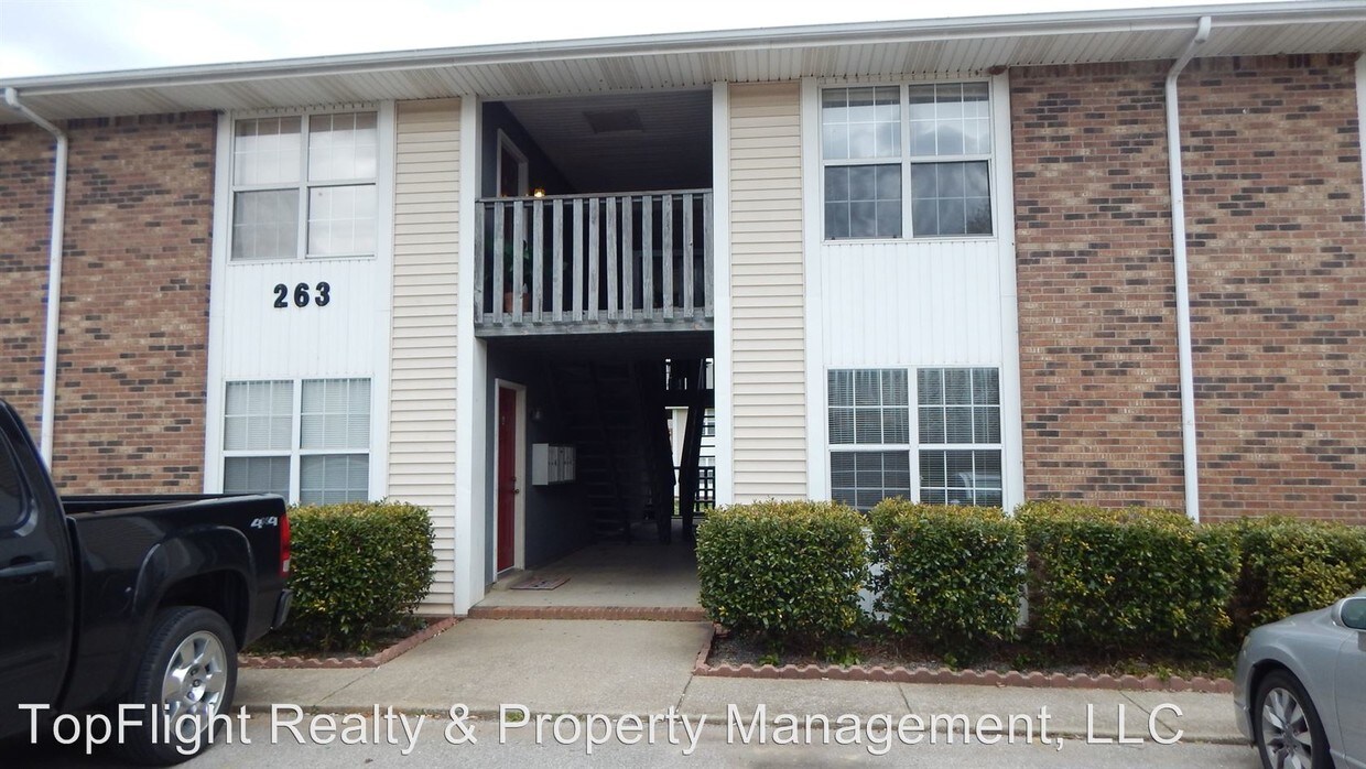 Foto principal - 263 White Oak Rd