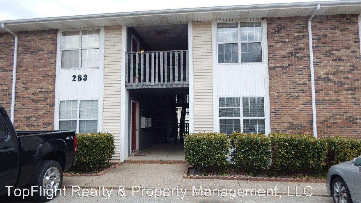 Primary Photo - 263 White Oak Rd
