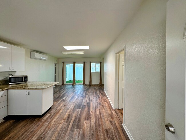 Building Photo - North Pacific Beach 1 Bedroom/1 Bathroom w...