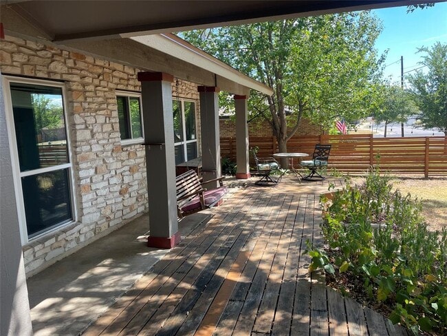 Building Photo - 2404 N Shields Dr