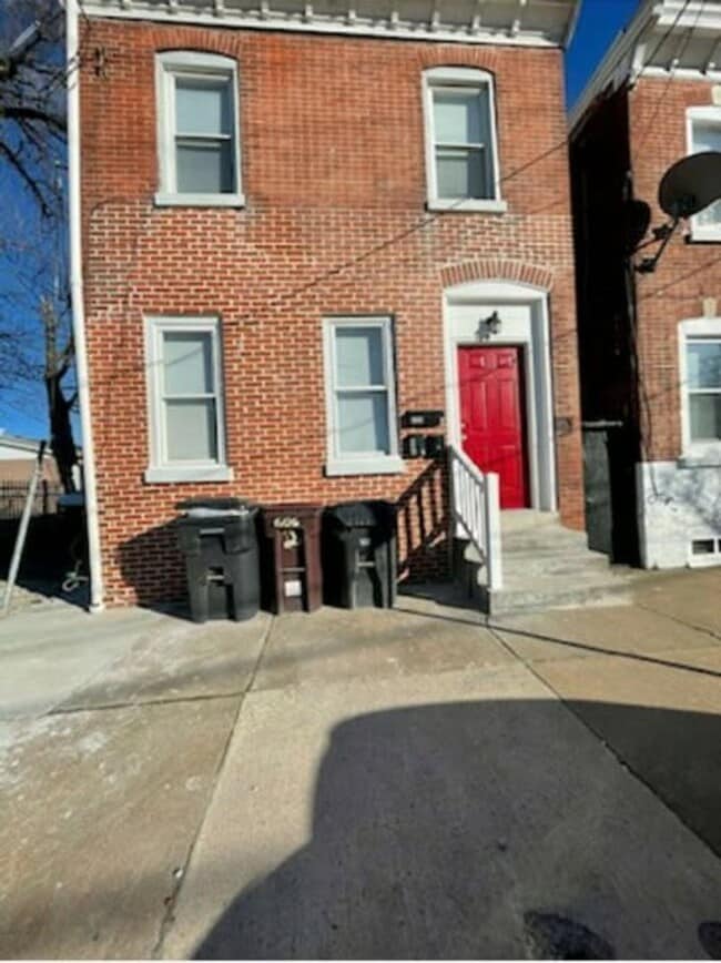Freshly updated 2-bedroom unit, $1,450.00, Southbridge neighborhood, Wilmington - Freshly updated 2-bedroom unit, $1,450.00, Southbridge neighborhood, Wilmington House