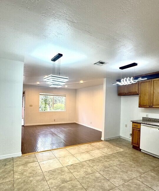 Building Photo - 8837 Tilden Ave