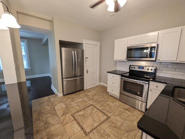 Building Photo - 5940 Cates Ave