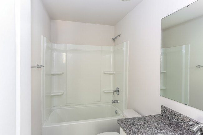 2nd Bathroom - 105 Dogwood Village Trl