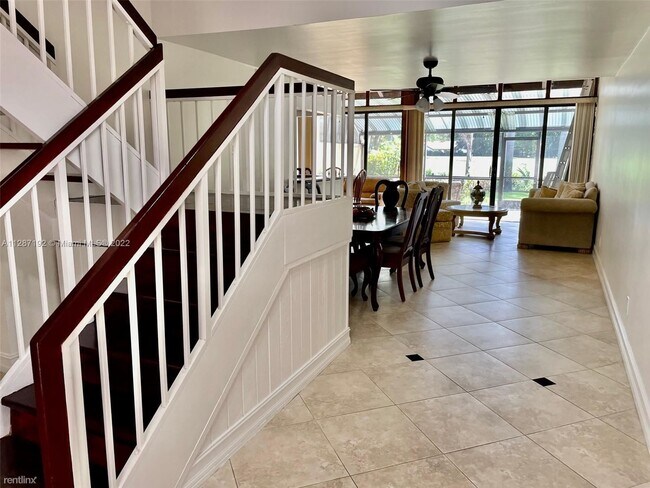 Foto del edificio - 3 br, 3 bath Townhome - 1671 E Golfview Dr