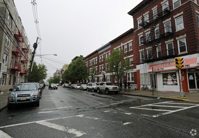 Building Photo - 5611 Hudson Ave