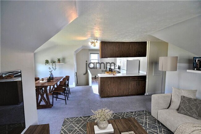 Foto del edificio - 1257 W Clifton Blvd