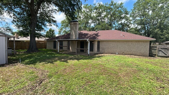 Foto del edificio - 1412 Woodbridge Dr
