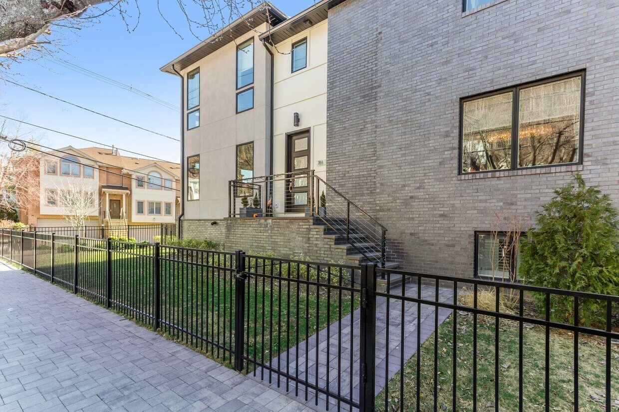 Primary Photo - 38 Hilliard Ave