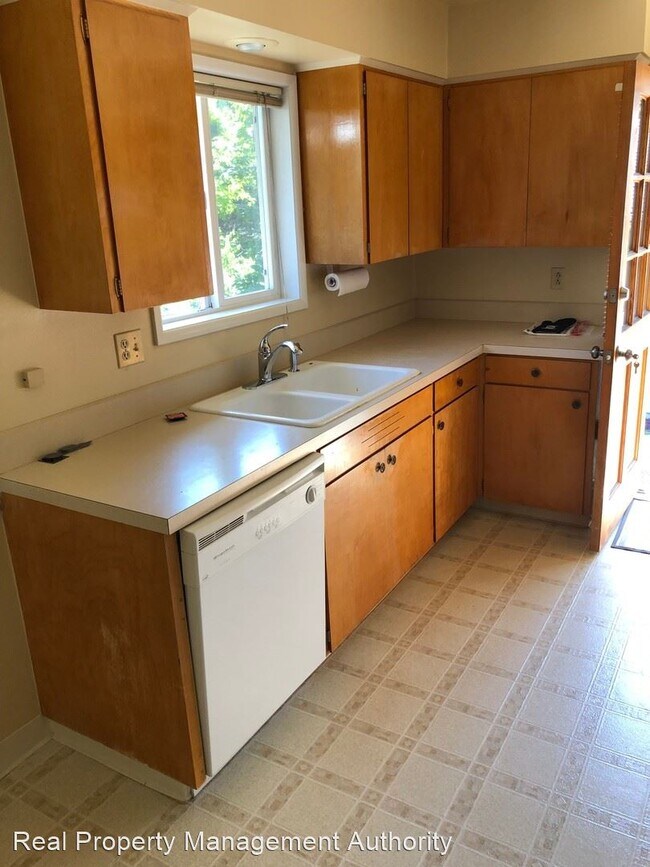 Foto del edificio - 2 br, 1 bath House - 2206 E. 17th St