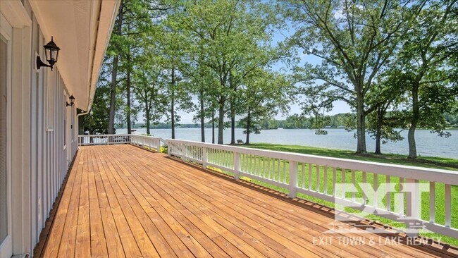 Building Photo - 104 Dogwood Acres