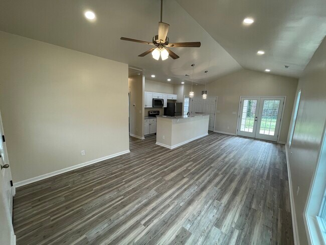 Building Photo - 1322 E 1st St