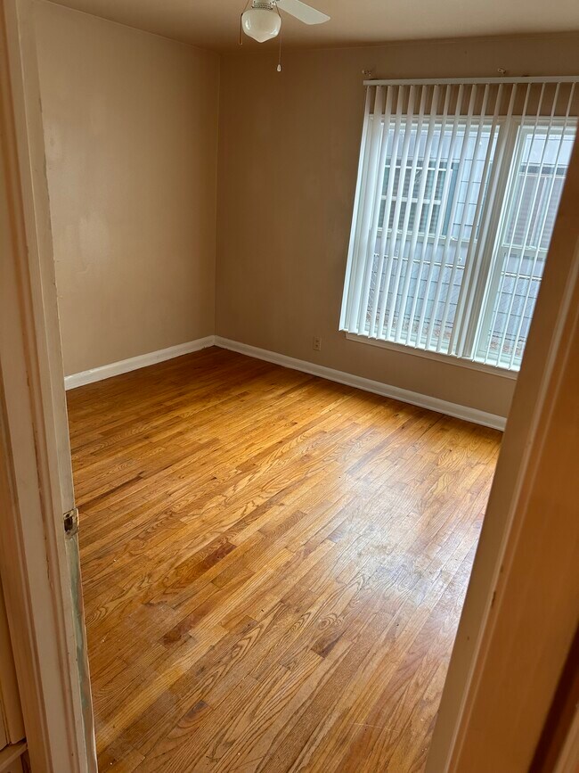 Building Photo - 226 Antrim Dr