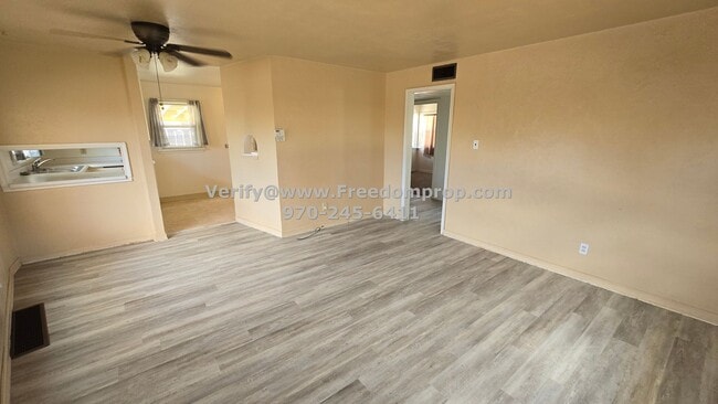 Building Photo - Cute and Centrally Located 2 Bedroom 1 Bat...