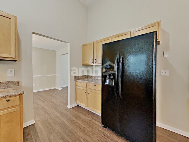 Foto del edificio - 716 Fletcher Dr
