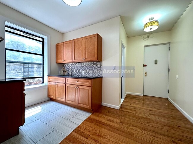 Building Photo - 498 W 159th St