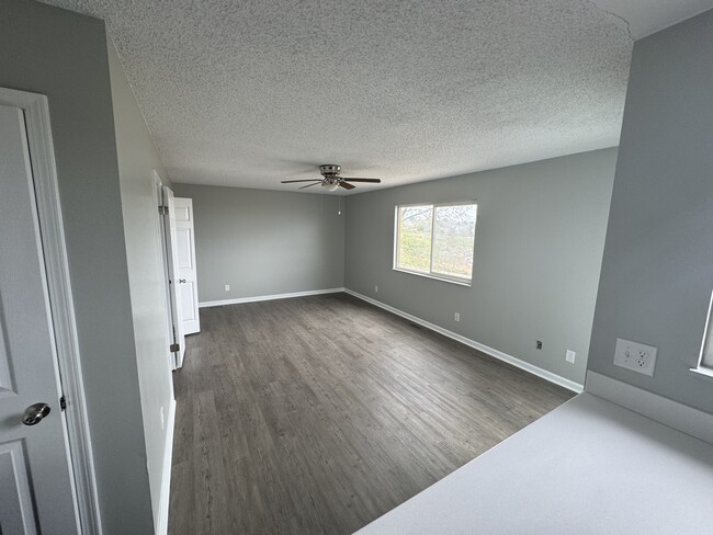 Building Photo - 7849 Peninsula Dr