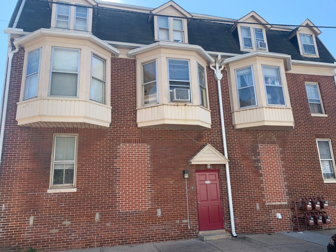 Foto principal - Coming Soon! 2 Bedroom, Coin Laundry, Park...