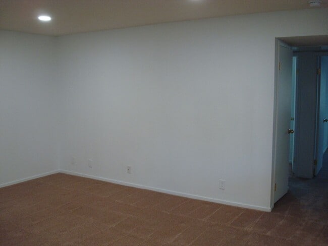 Building Photo - Rock Springs I Condo - Upper Unit