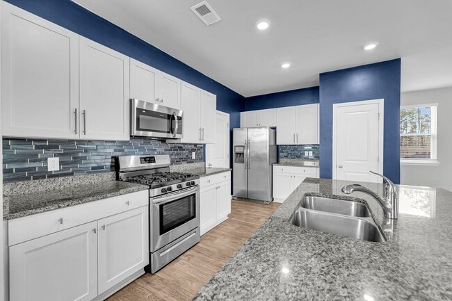 Foto del edificio - 550 Wayton Cir