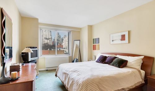 Foto del edificio - 305 E 74th St