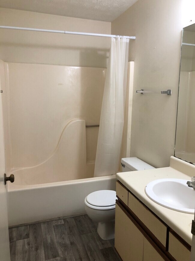 Foto del edificio - 724 Willow Pointe