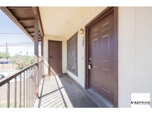 Building Photo - Modern 2/1 Upper-Level Mesa Apartment - St...