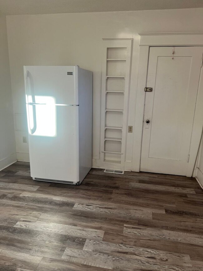 Building Photo - Charming 2 bed 1 bath close to UNR