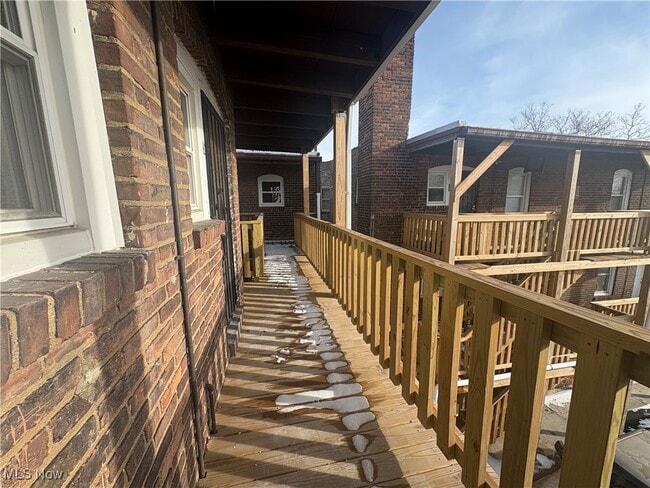 Foto del edificio - 14236 Lakeshore Blvd