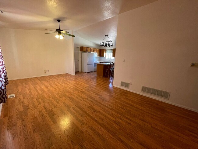 Foto del edificio - 429 S Oak Creek Dr